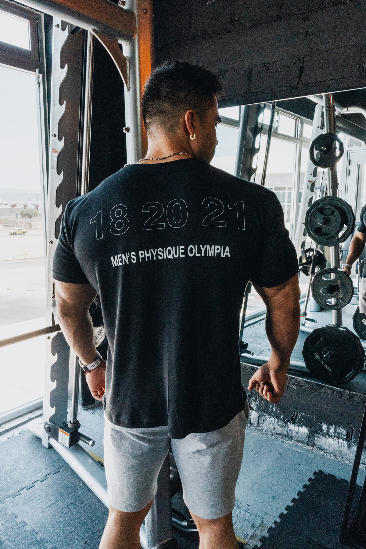 T-SHIRT NEGRA PHYSIQUE OLYMPIA - Image 2